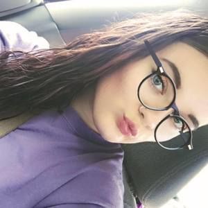 Meet your Posher, Adriana